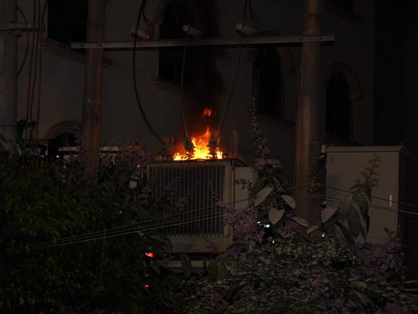 变压器发生剧烈爆炸 变压器发生剧烈爆炸